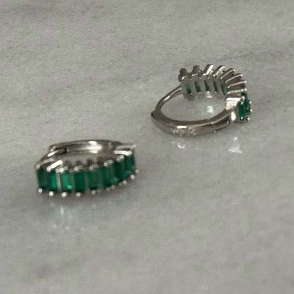 NEW STOCK Sterling Silver Green Crystal Thick Huggie Hoop Earrings - Picture 5 of 5